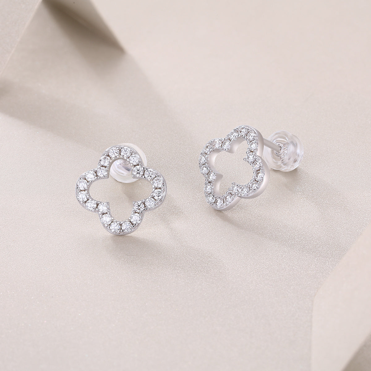 Fashionable And Luxurious Sterling Silver And Platinum-plated Stud Earrings